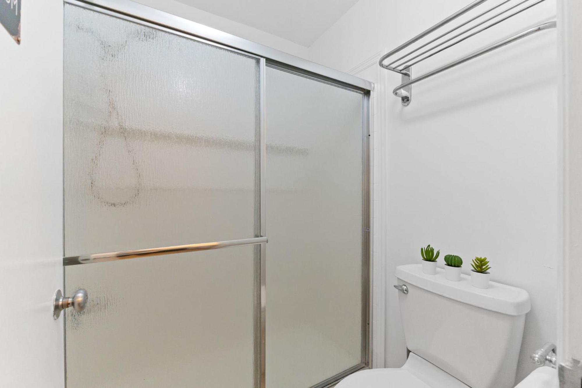 Cozy 1-Bedroom Condo With Pool Access In Оушън Айл Бийч Екстериор снимка