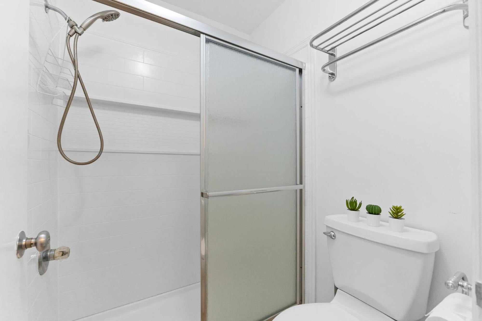 Cozy 1-Bedroom Condo With Pool Access In Оушън Айл Бийч Екстериор снимка
